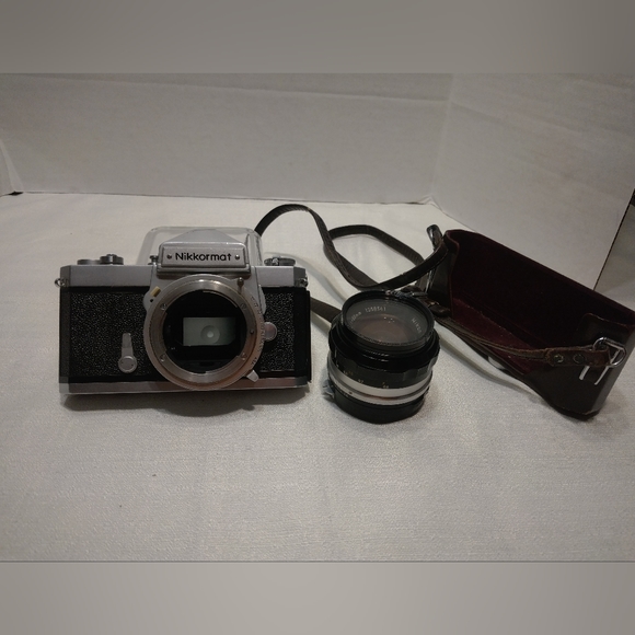 Nikon ,NIKKORMAT VINTAGE CAMERA - Picture 5 of 10